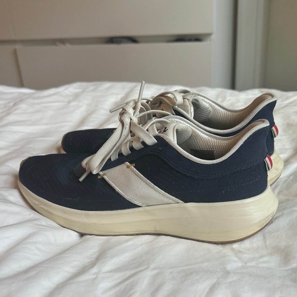 Tracksmith Eliot Runner Size 7